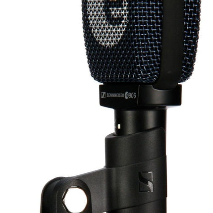 e 906